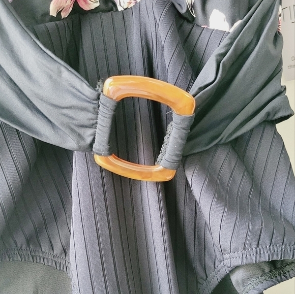 3/$25 🍓 NWT Time Tru. floral back and cream color one piece bathing suit size M - Picture 2 of 8